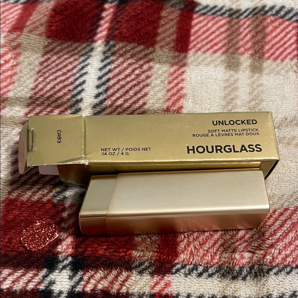 Hourglass Unlocked Soft Matte Lipstick in Gold Case